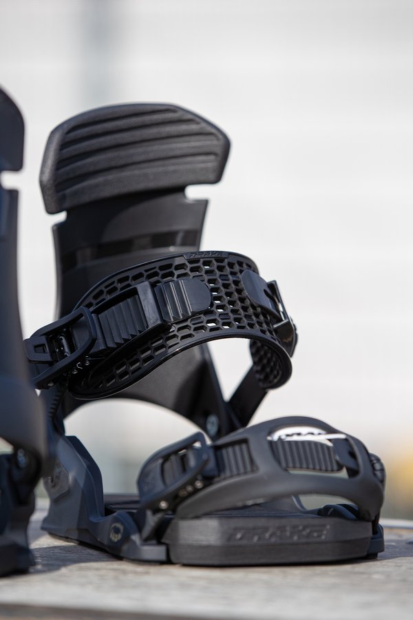 Drake JADE 2023/2024. Крепления для сноуборда Каталог. Триал-Спорт.